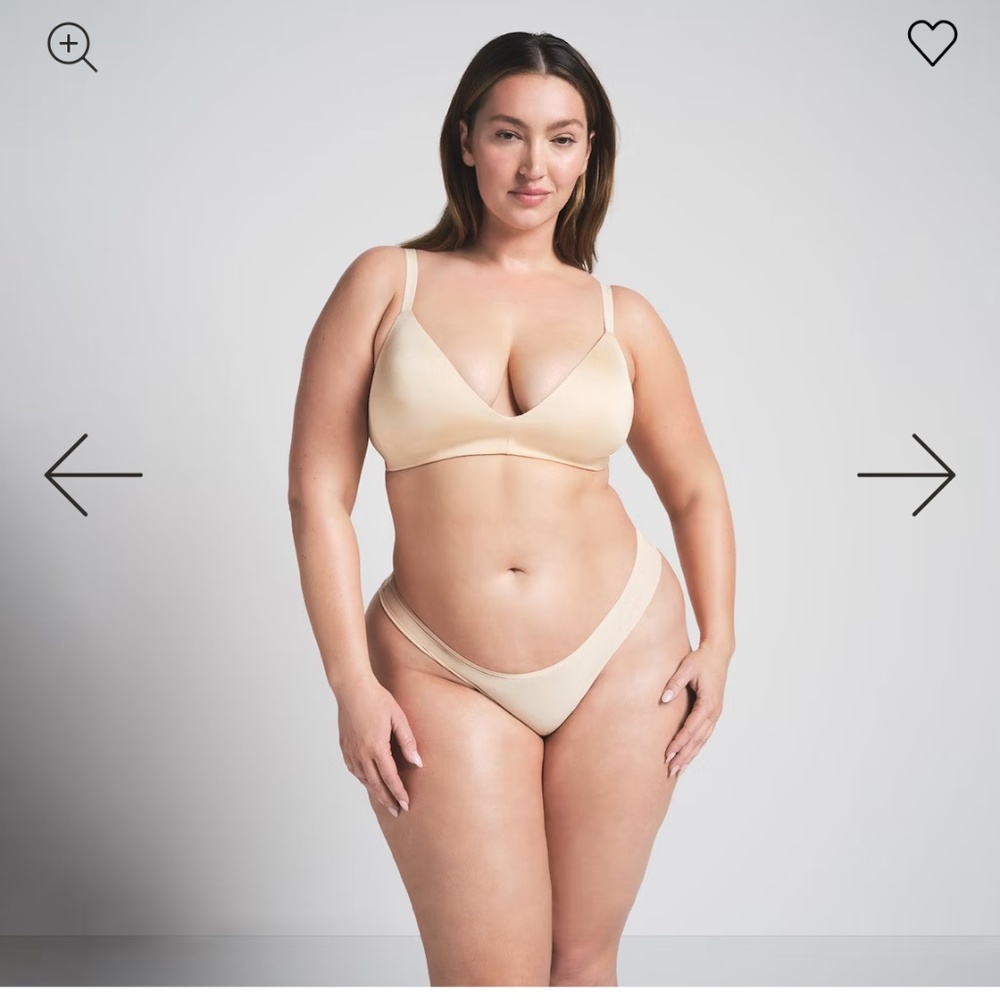 Skims wireless form t-shirt demi bra